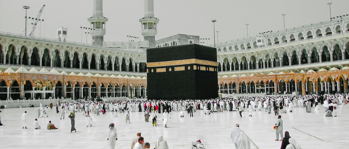 The Ka‘bah at the centre of the Grand Mosque in Mecca, with pilgrims in the courtyard